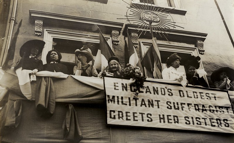 04_Banner zu Womans Coronation Procession_1911_flickr