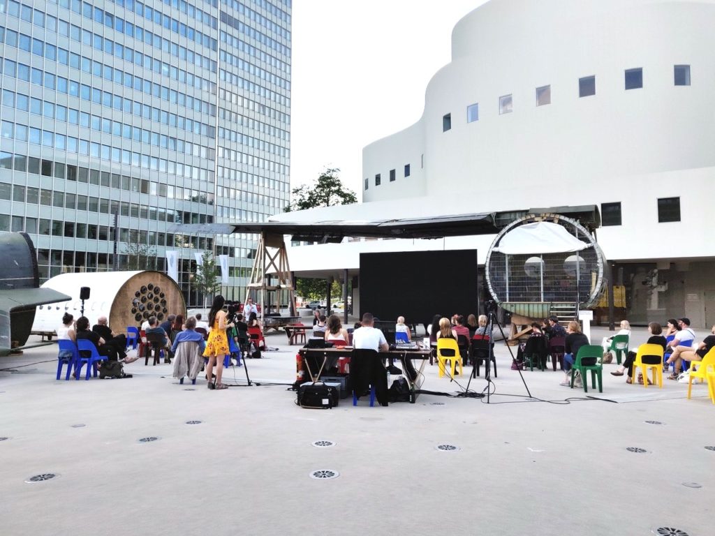 Gustaf-Gündgens-Platz beim Vortrag von Juliana Rebentisch, Foto: raumlaborberlin