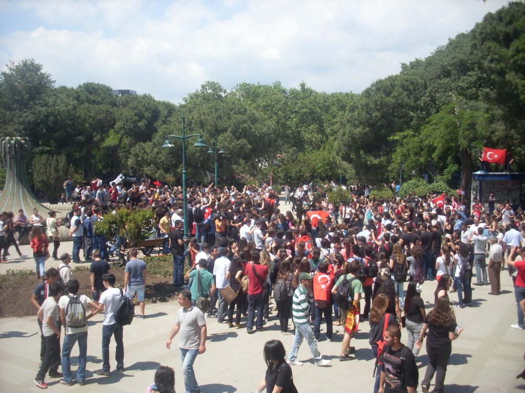 01_Taksim_Gezi_Park_protests_3rd_Jun_2013_Wikipedia