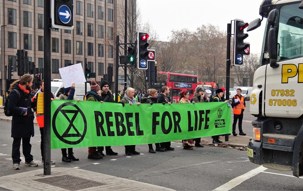 01_London_November_23_2018_(19)_ER_Protest_Tower_Hill_Wikipedia